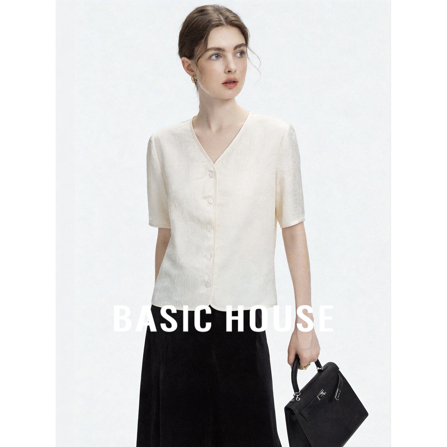 Basic House/百家好知性风V领短袖衬衫女夏通勤米白垂感面料新款