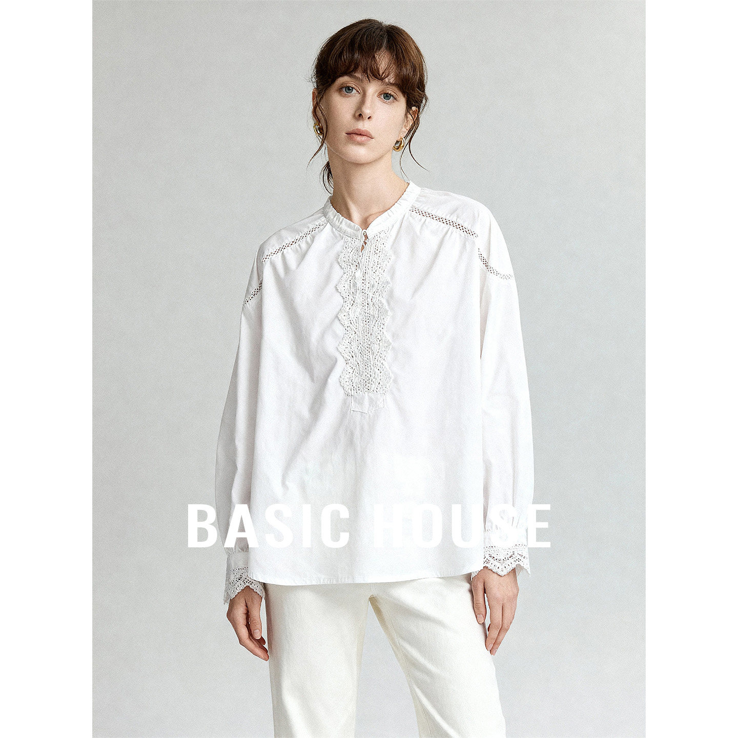 Basic House/百家好蕾丝白色拼接设计简约衬衫女春季新款长袖上衣