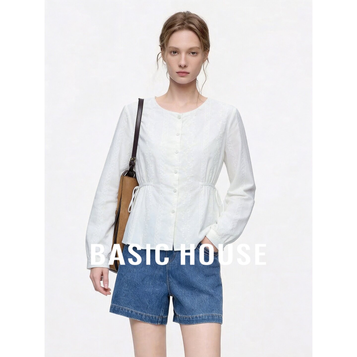 Basic House/百家好纯棉白色衬衫圆领长袖浮雕绣花收腰短款通勤女