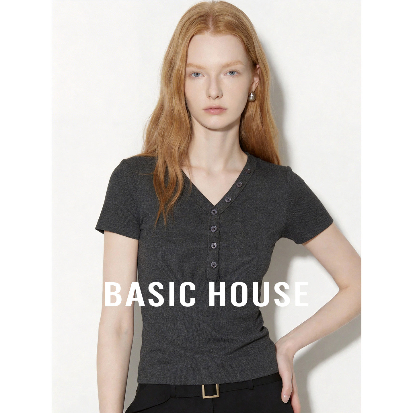 Basic House/百家好灰色V领修身显瘦百搭针织衫女夏新款简约上衣