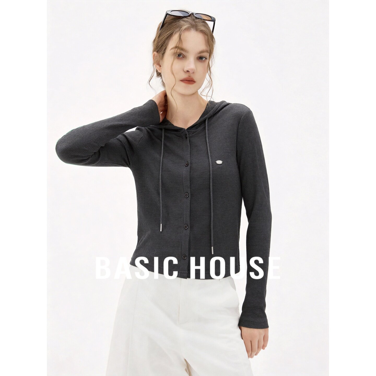 Basic House/百家好灰色连帽纽扣长袖T恤女新款修身百搭短款外套