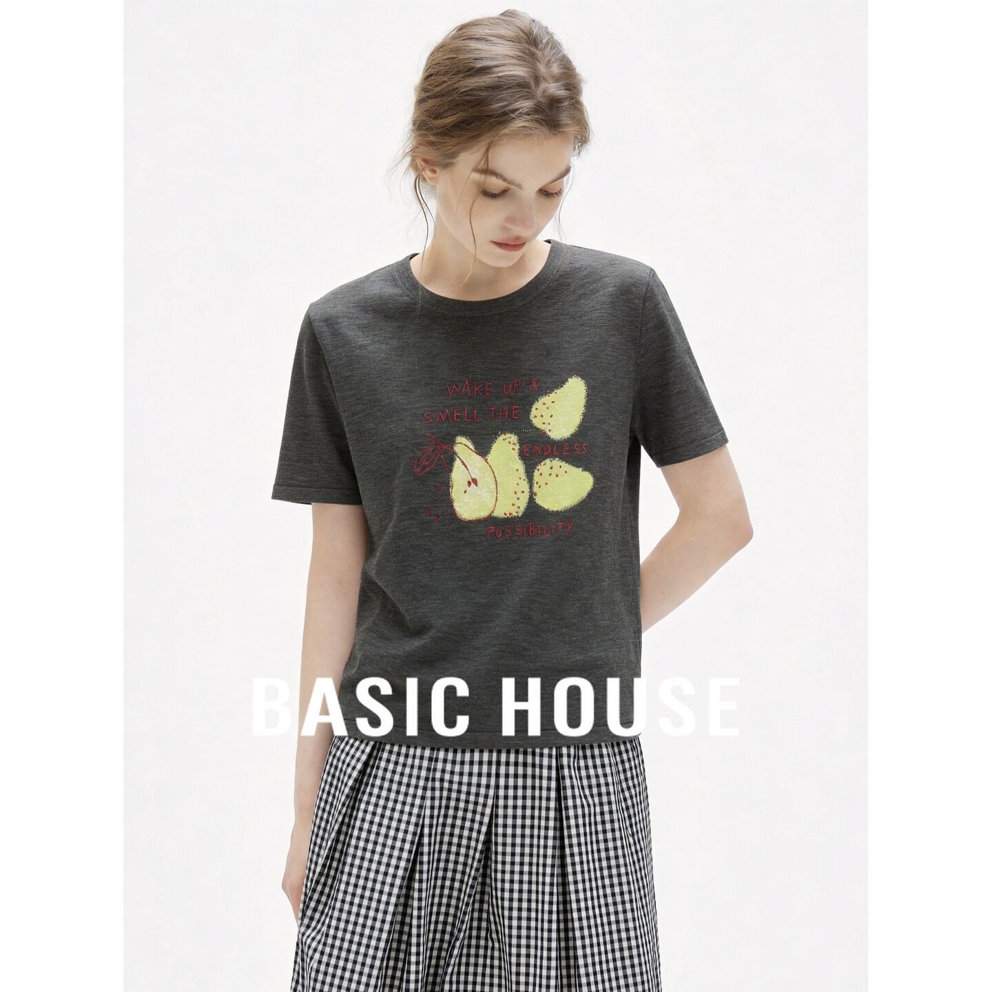 Basic House/百家好水果印花圆领短袖女深灰色薄款舒适透气上衣