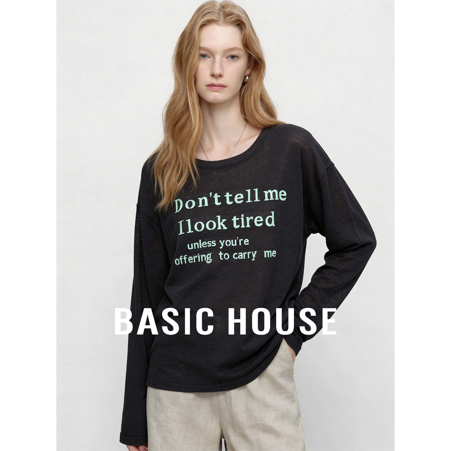 Basic House/百家好圆领字母印花长袖针织衫女宽松百搭打底衫上衣