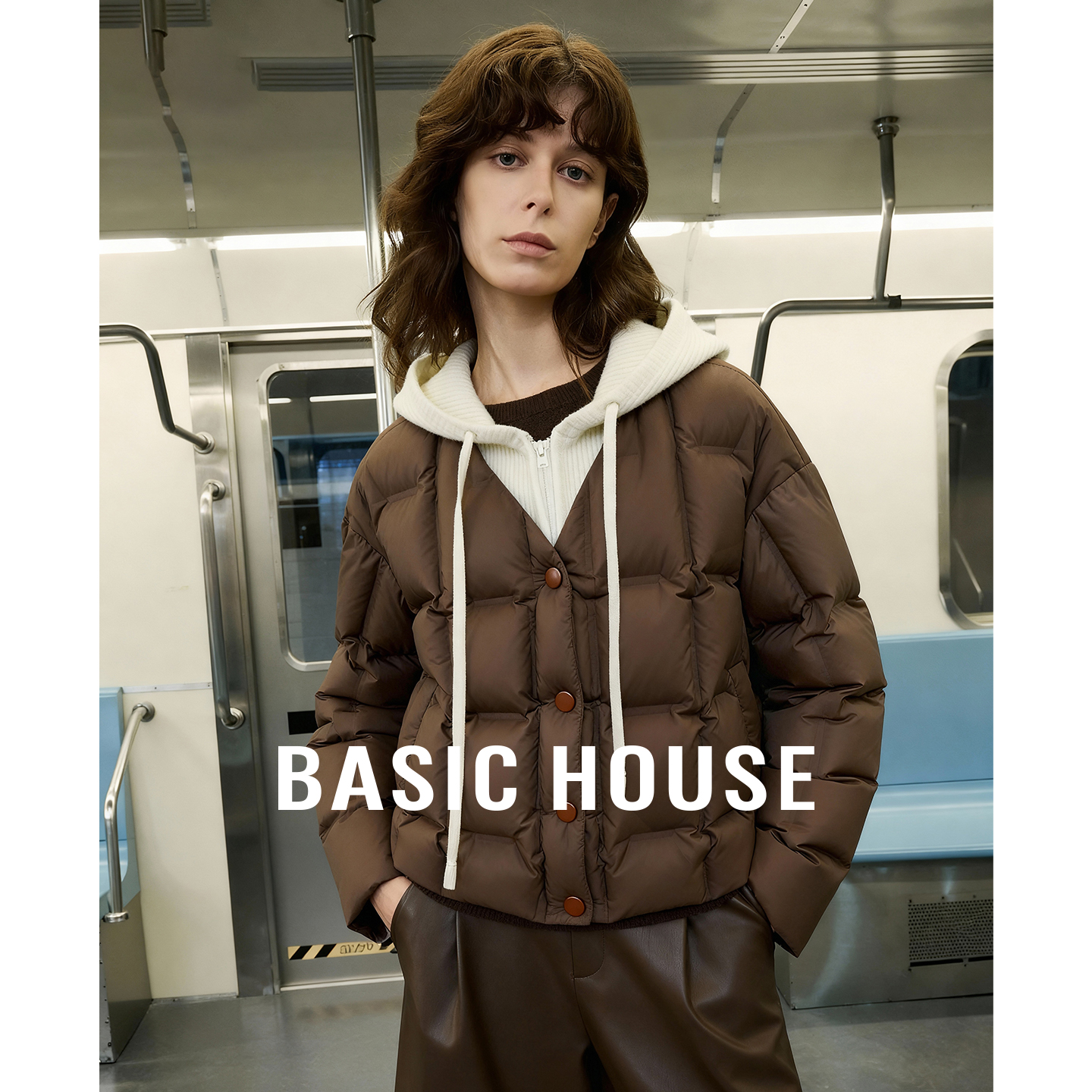 Basic House/百家好针织连帽拼接假两件羽绒服冬季短款加厚外套女