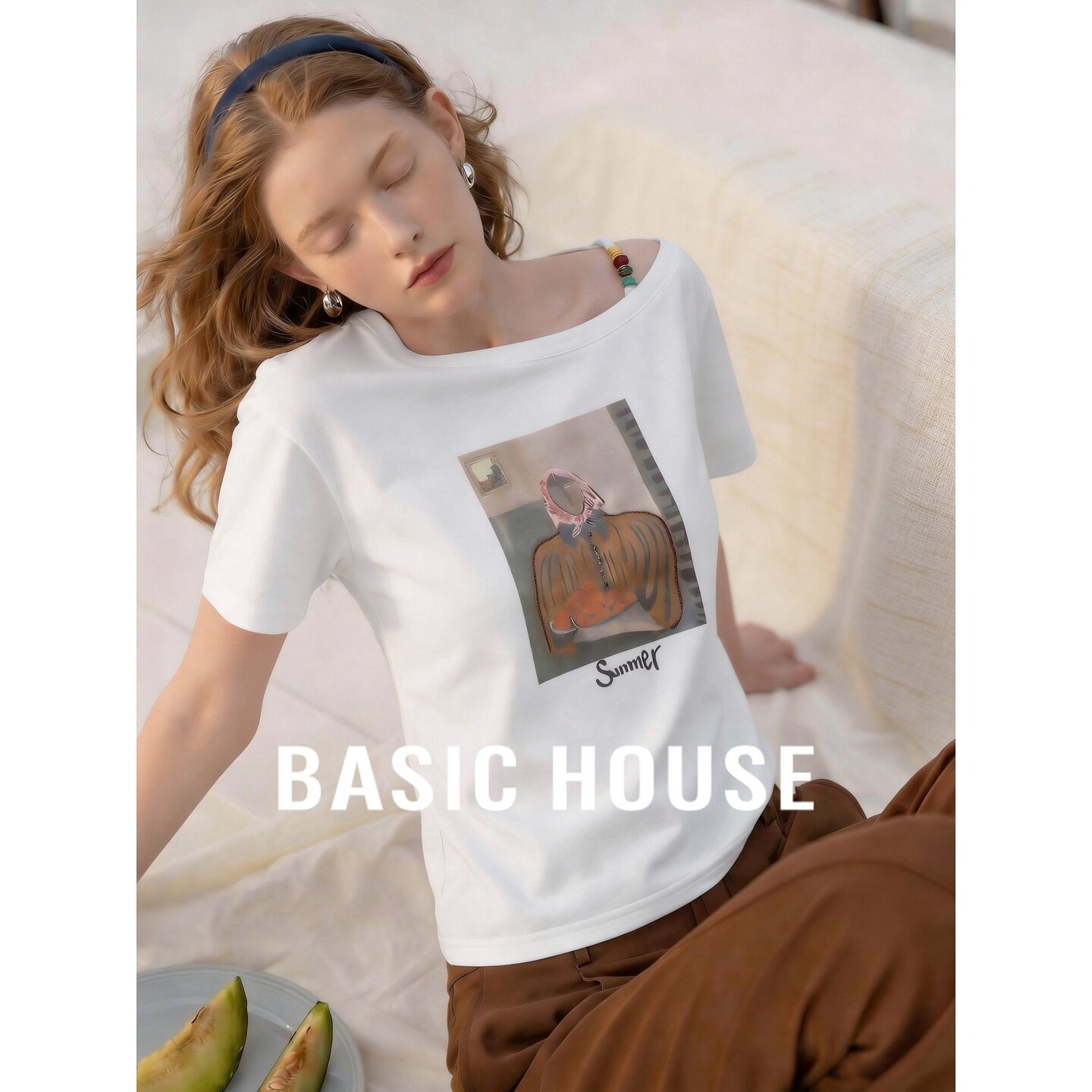 Basic House/百家好复古图案斜肩宽松短款设计感百搭短袖T恤女