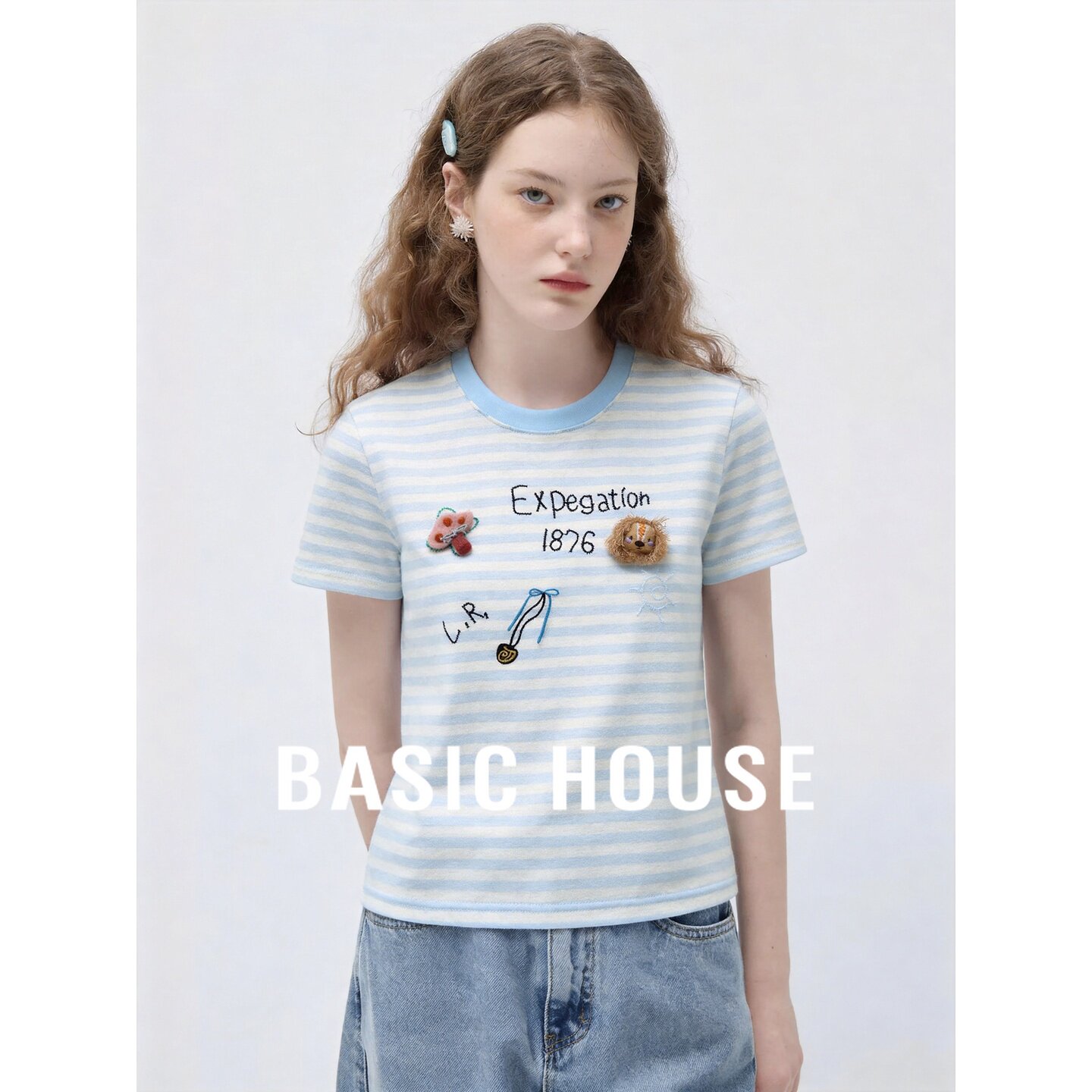 Basic House/百家好蓝色圆领条纹卡通刺绣短袖T恤女夏季通勤上衣