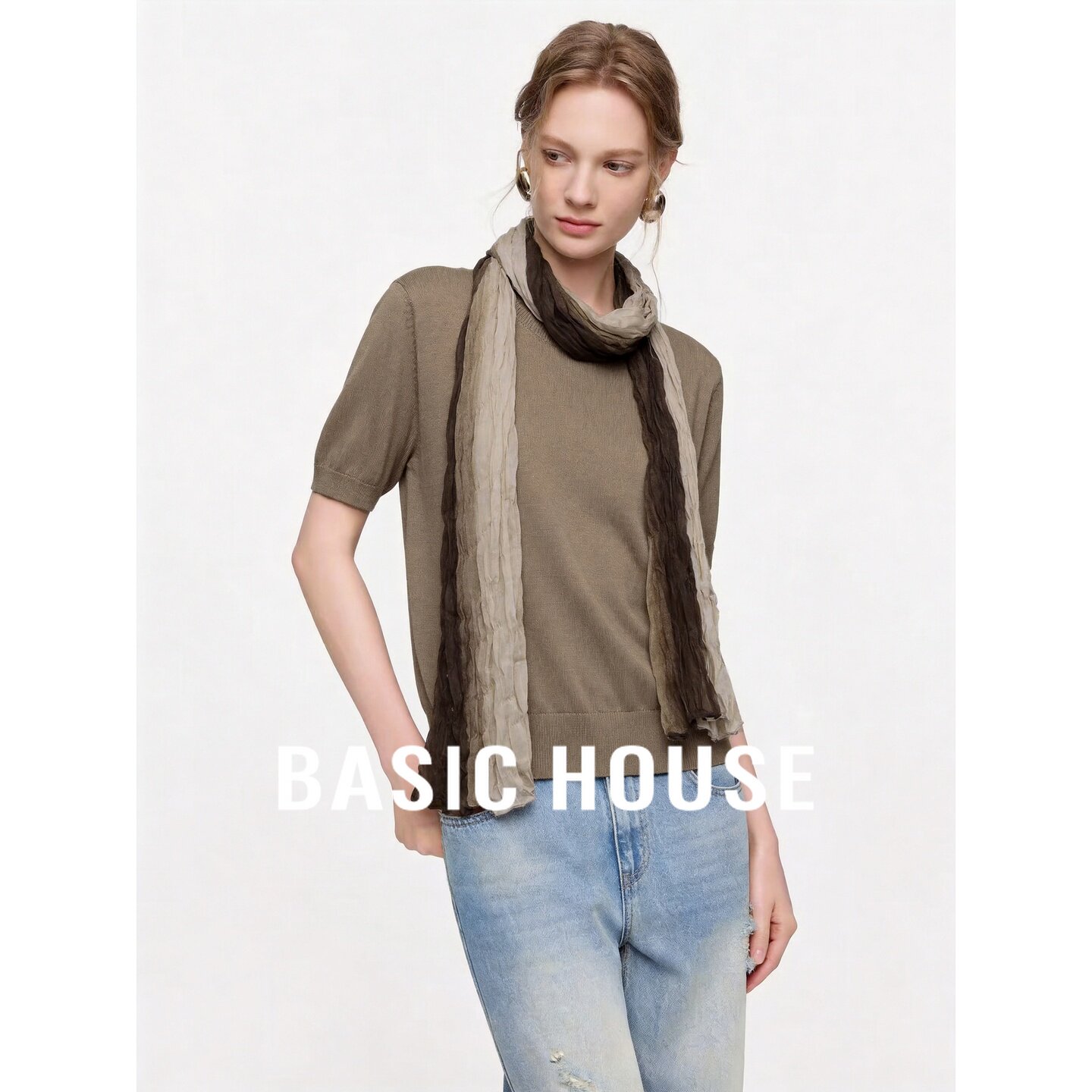 Basic House/百家好卡其色简约圆领带拼接围巾羊毛短袖针织衫秋季