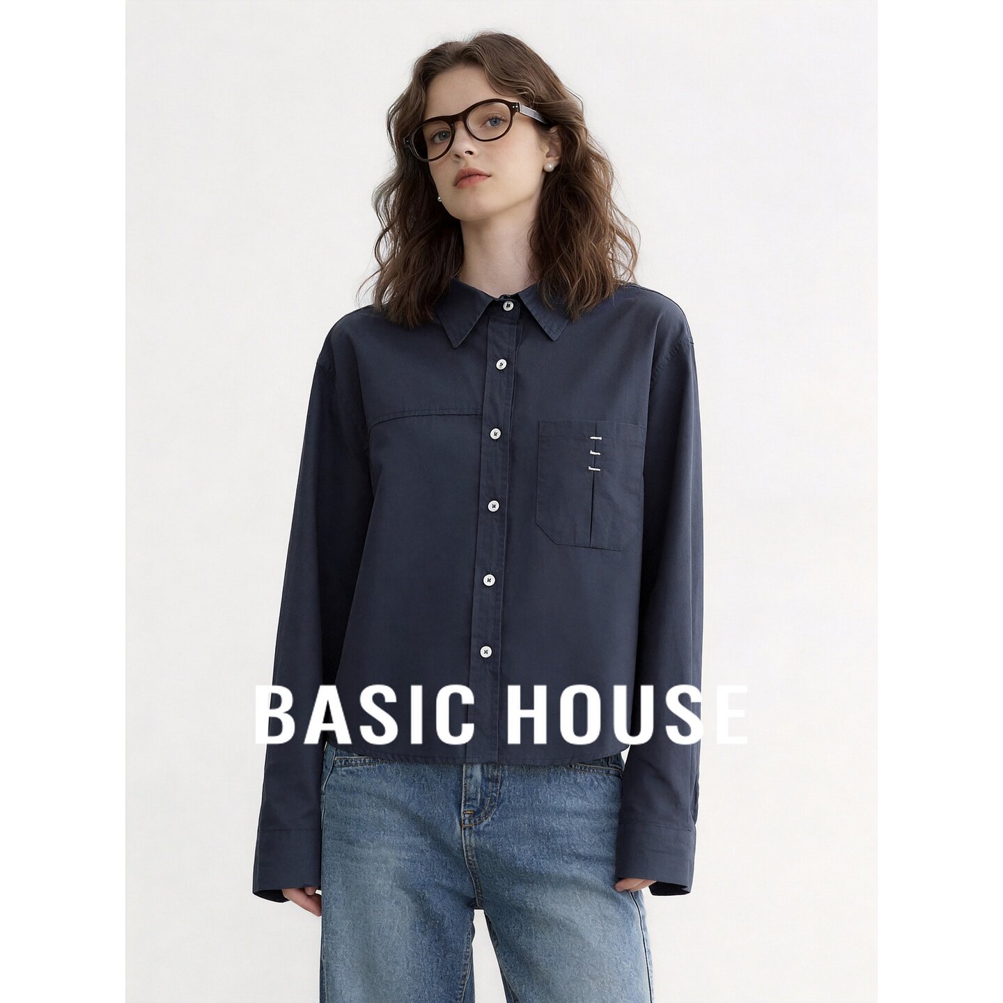 Basic House/百家好藏青色长袖衬衫女宽松版型纯棉纽扣口袋上衣
