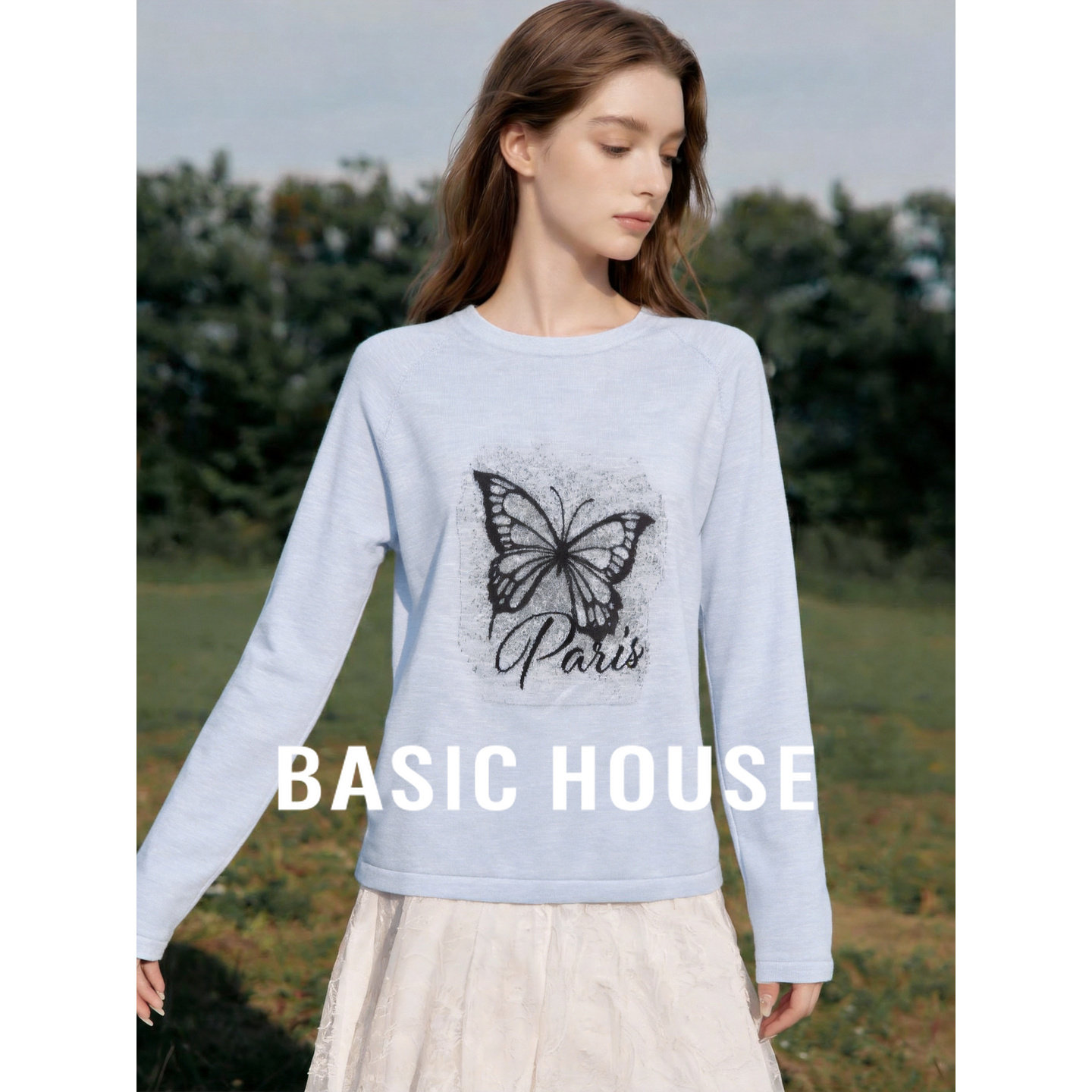 Basic House/百家好蓝色蝴蝶字母印花圆领长袖针织衫女百搭上衣