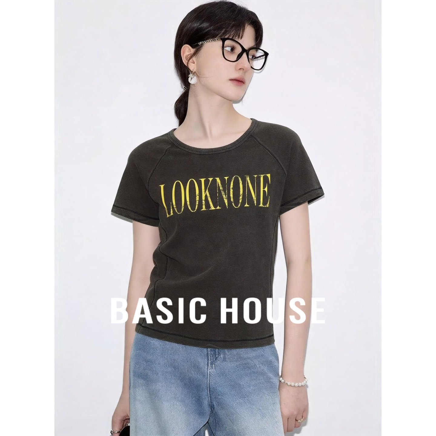 Basic House/百家好修身显瘦字母印花短袖T恤女夏深灰色圆领上衣