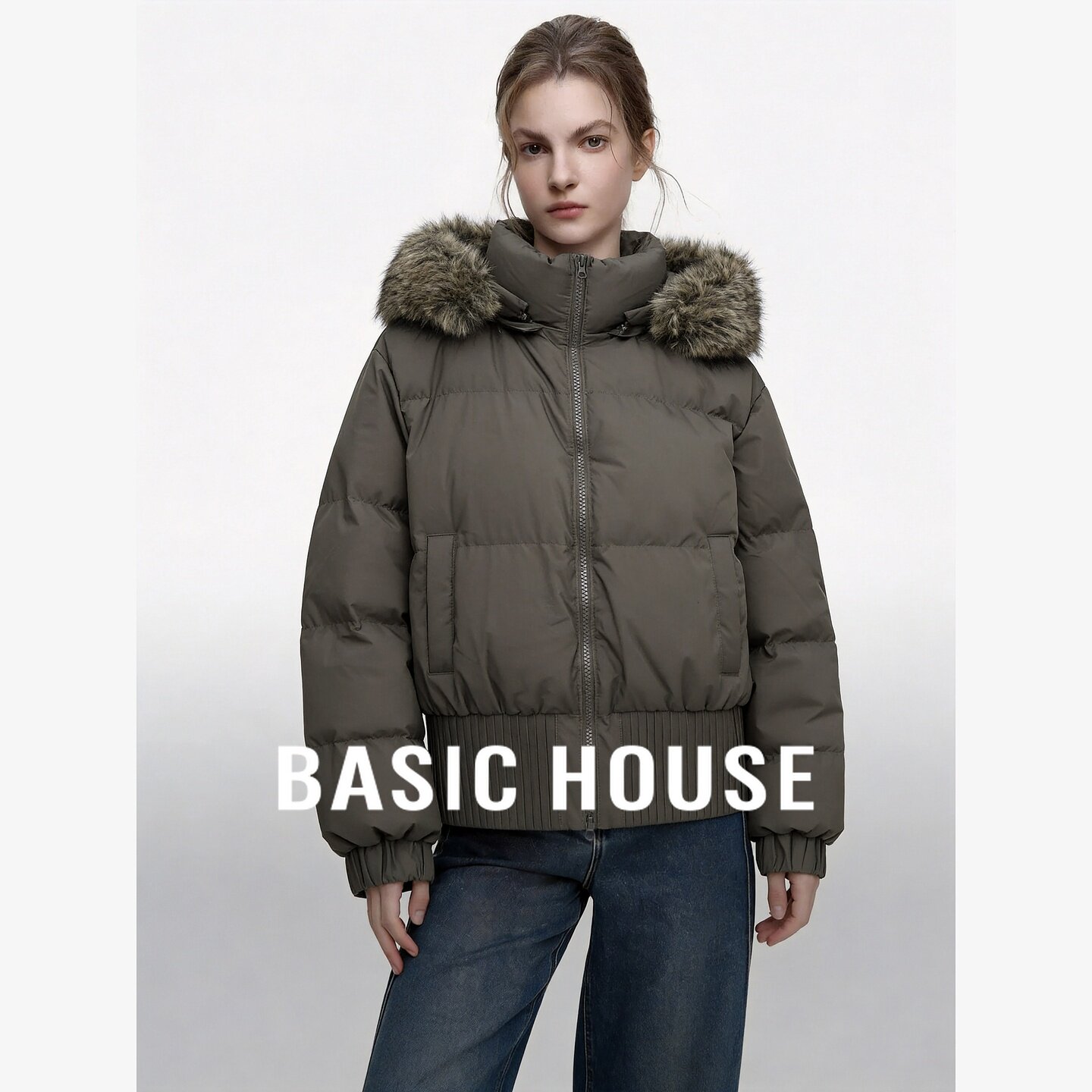 Basic House/百家好可拆卸毛领连帽羽绒服短款宽松加厚白鸭绒外套