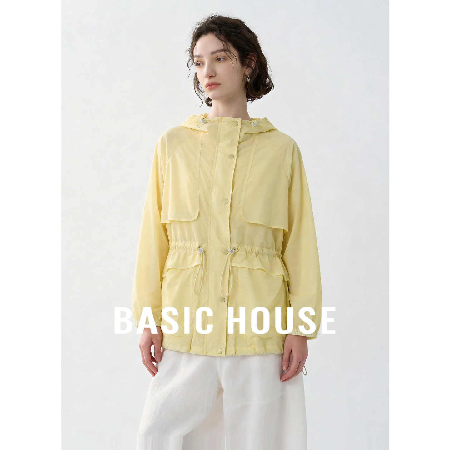 Basic House/百家好黄色机能风连帽收腰短外套女夏季薄款防晒上衣