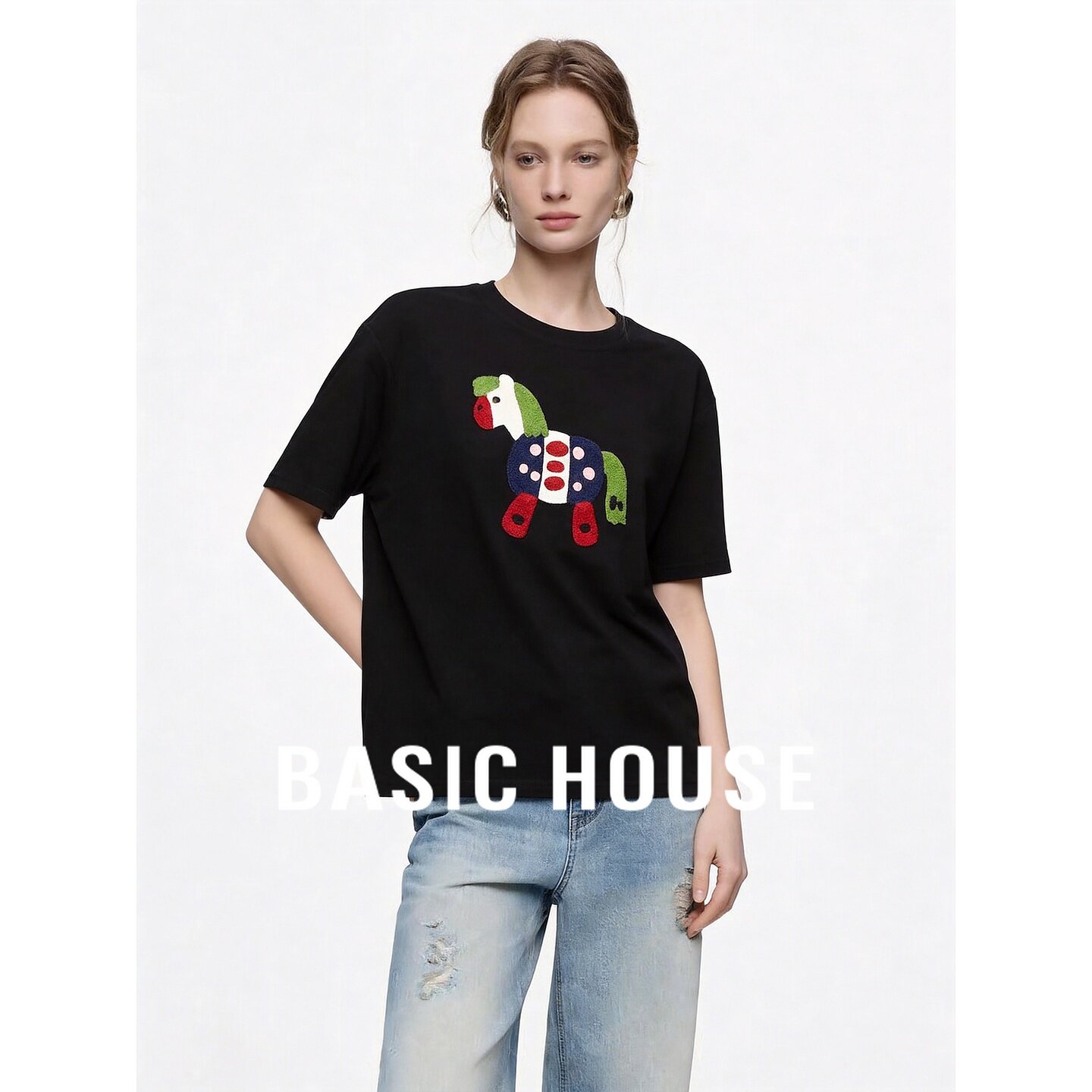 Basic House/百家好彩色小马图案短袖T恤女黑色圆领宽松减龄上衣