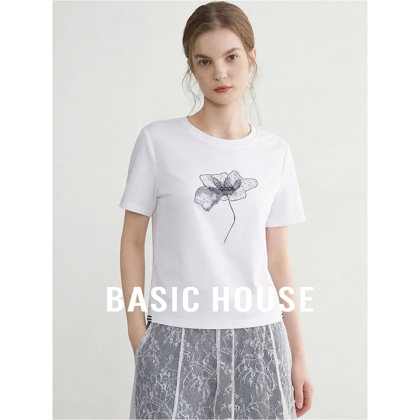 Basic House/百家好白色圆领印花简约T恤女春季舒适短款内搭上衣