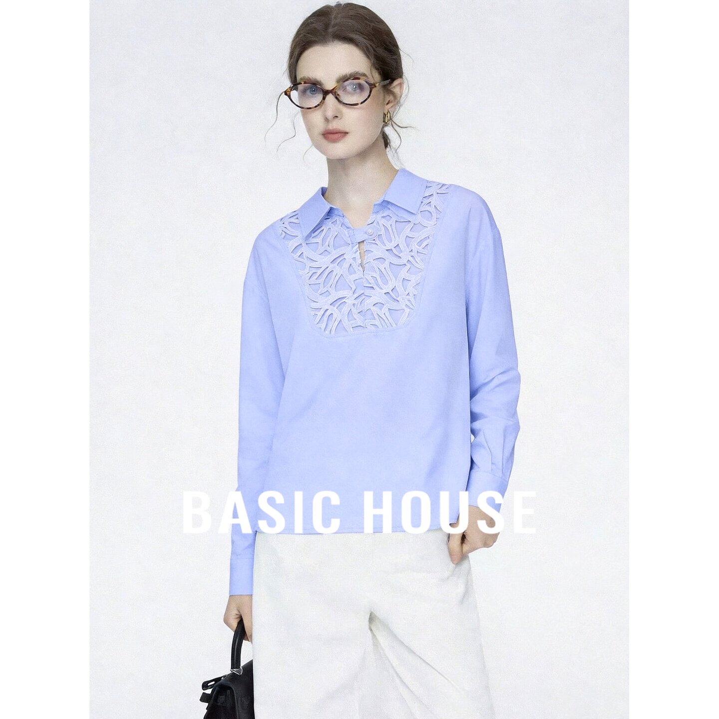 Basic House/百家好浅蓝翻领长袖衬衫镂空拼接宽松女韩版通勤春秋