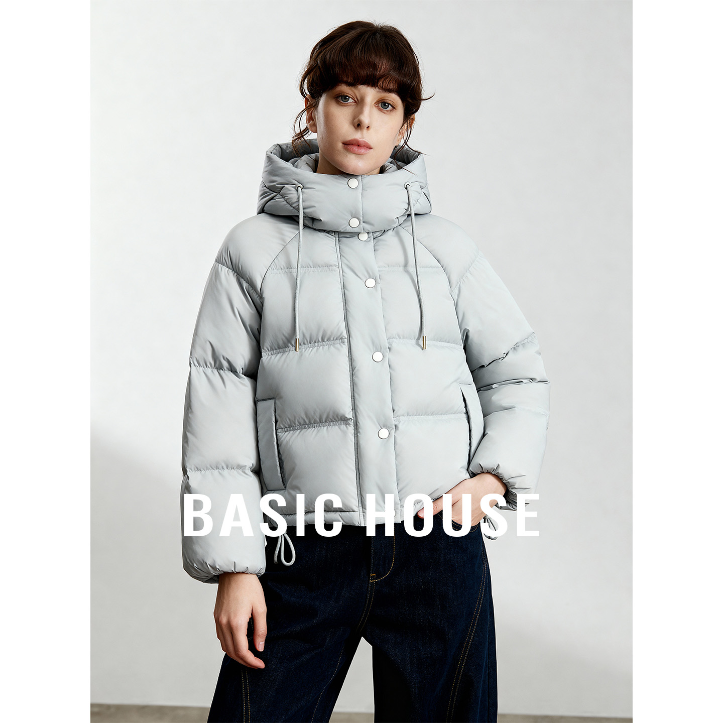 Basic House/百家好连帽短款宽松羽绒服冬季保暖插肩袖加厚外套女
