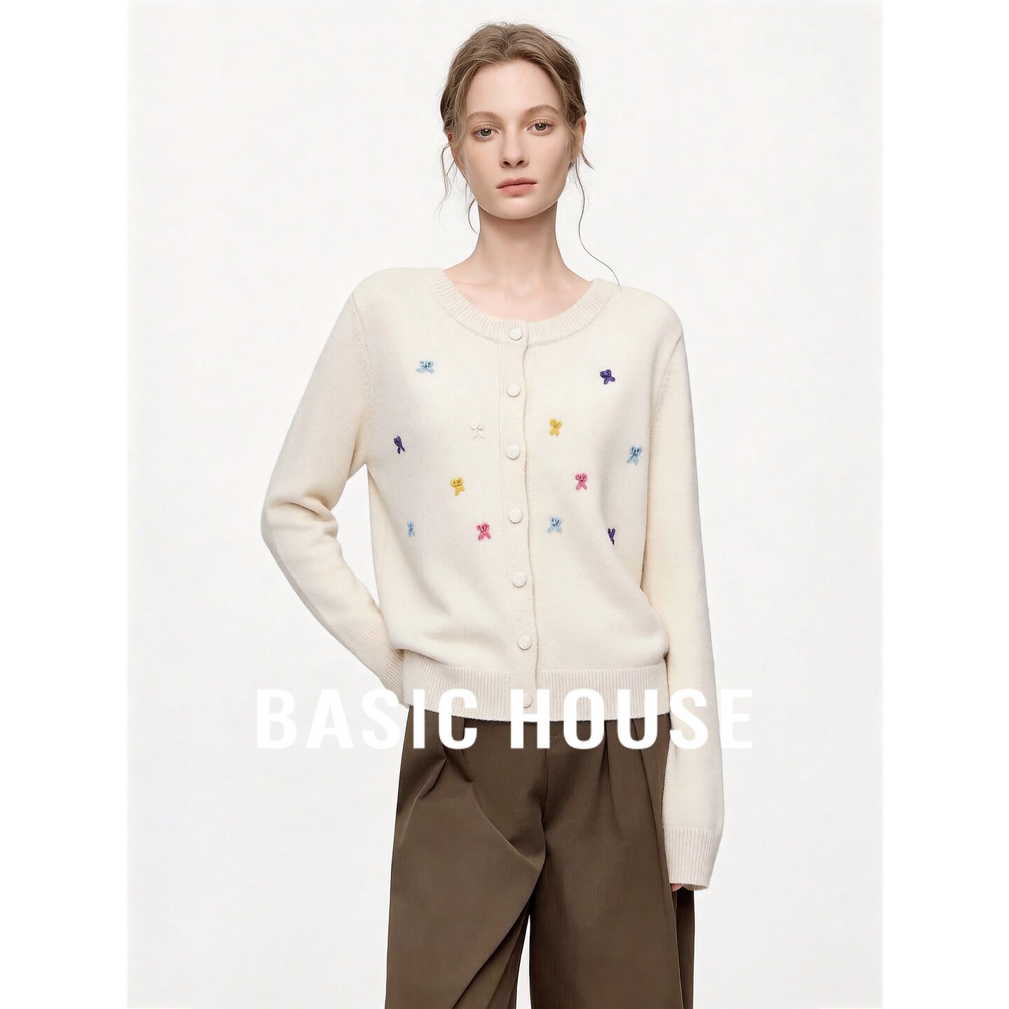 Basic House/百家好慵懒风蝴蝶结开衫女白色圆领纽扣百搭显瘦外套