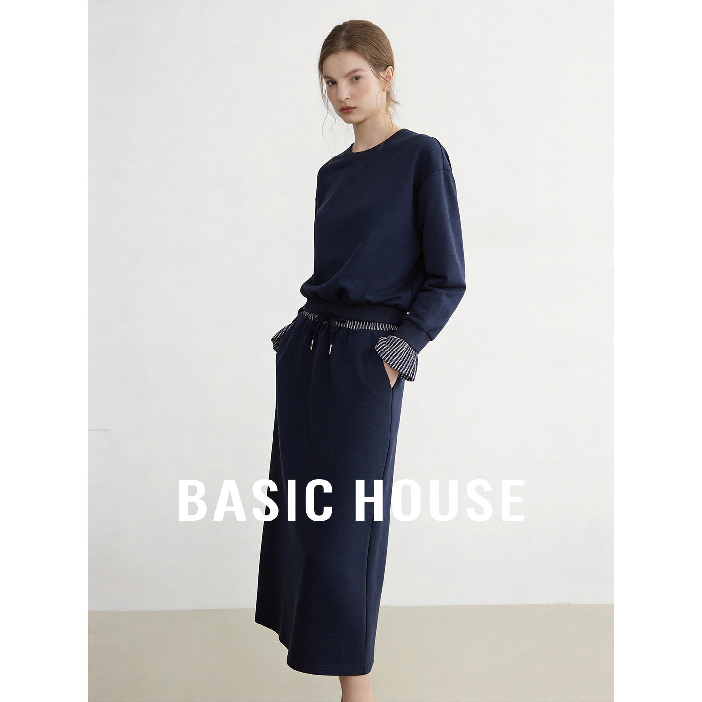 Basic House/百家好藏青色套装女春季圆领卫衣直筒半身裙两件套