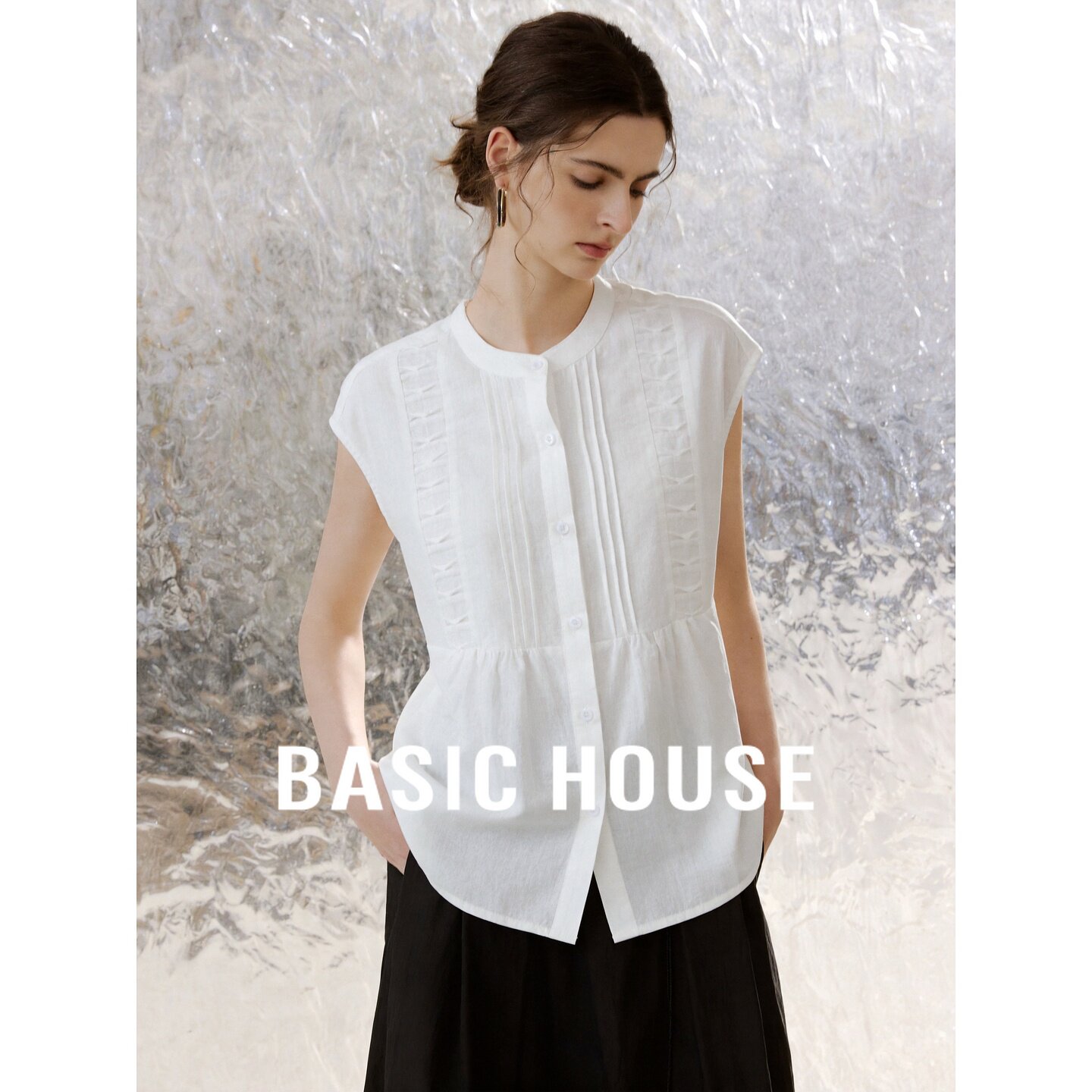 Basic House/百家好简约白色纯棉无袖衬衫女宽松圆领压褶百搭上衣