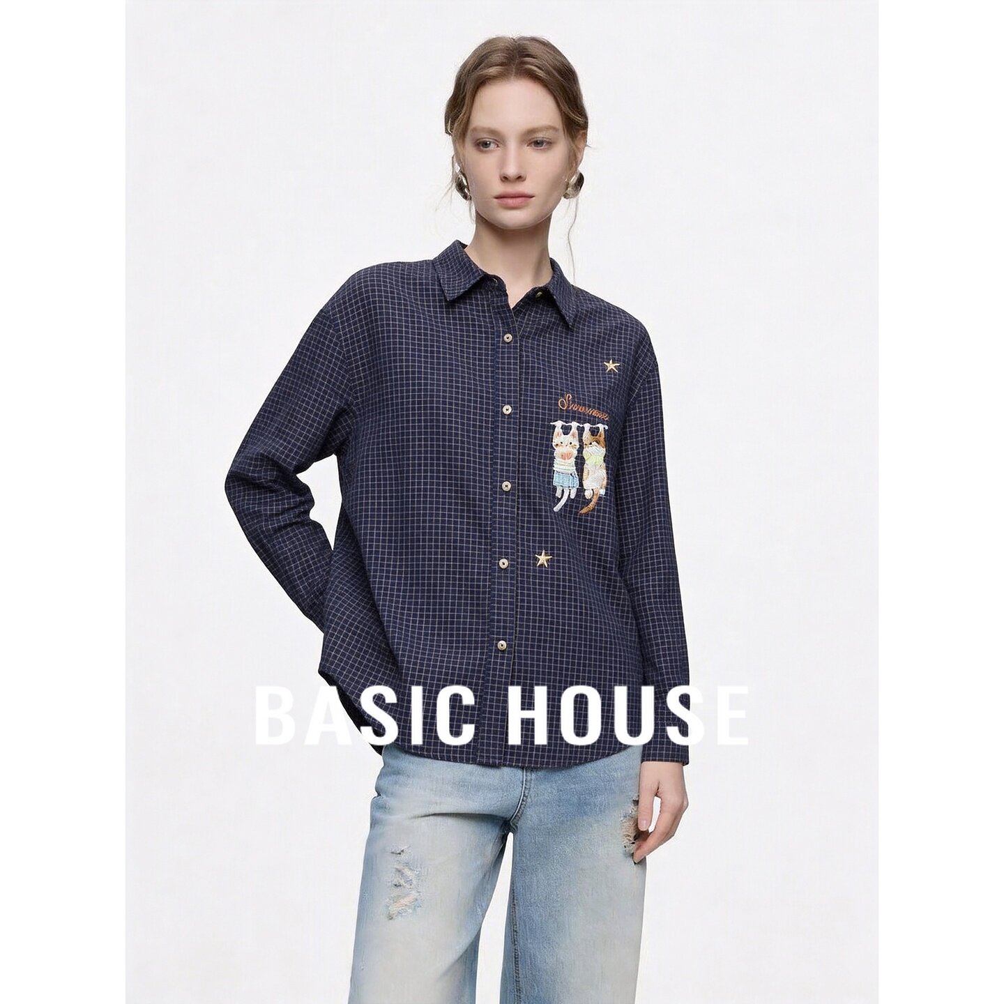 Basic House/百家好纯棉藏青格纹衬衫翻领小猫刺绣宽松长袖休闲女