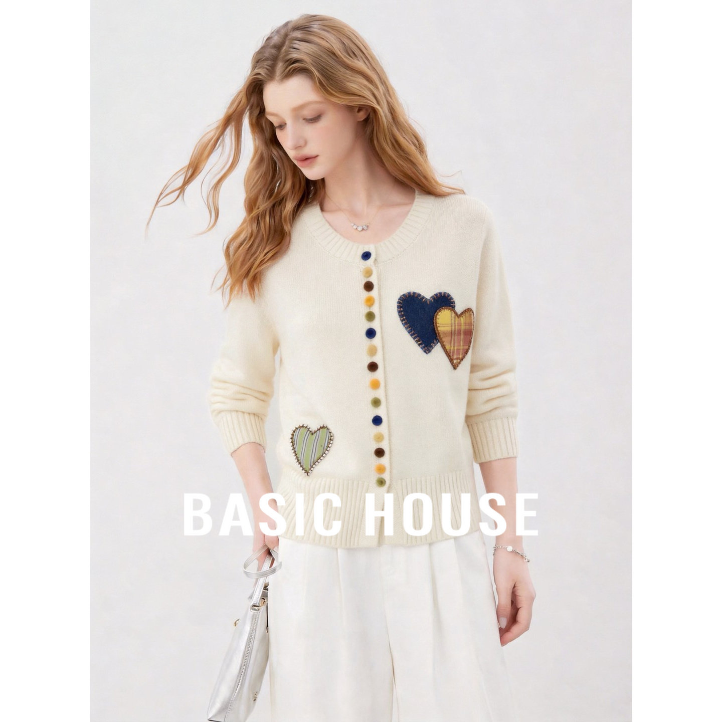 Basic House/百家好甜美风爱心刺绣彩扣毛衣开衫女圆领减龄针织衫