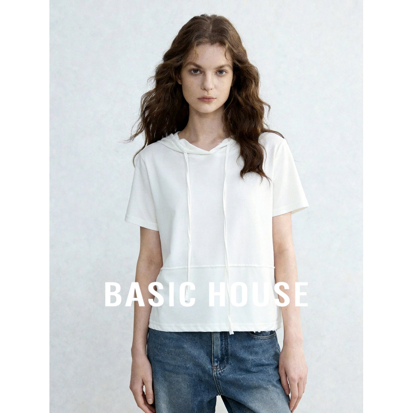 Basic House/百家好2026夏季纯色连帽简约短袖T恤女百搭短款上衣