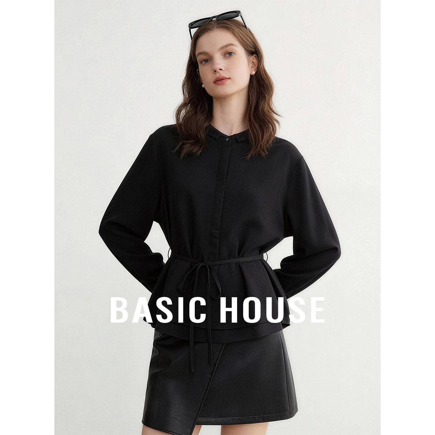 Basic House/百家好黑色圆领法式收腰衬衫女秋季简约好看百搭上衣