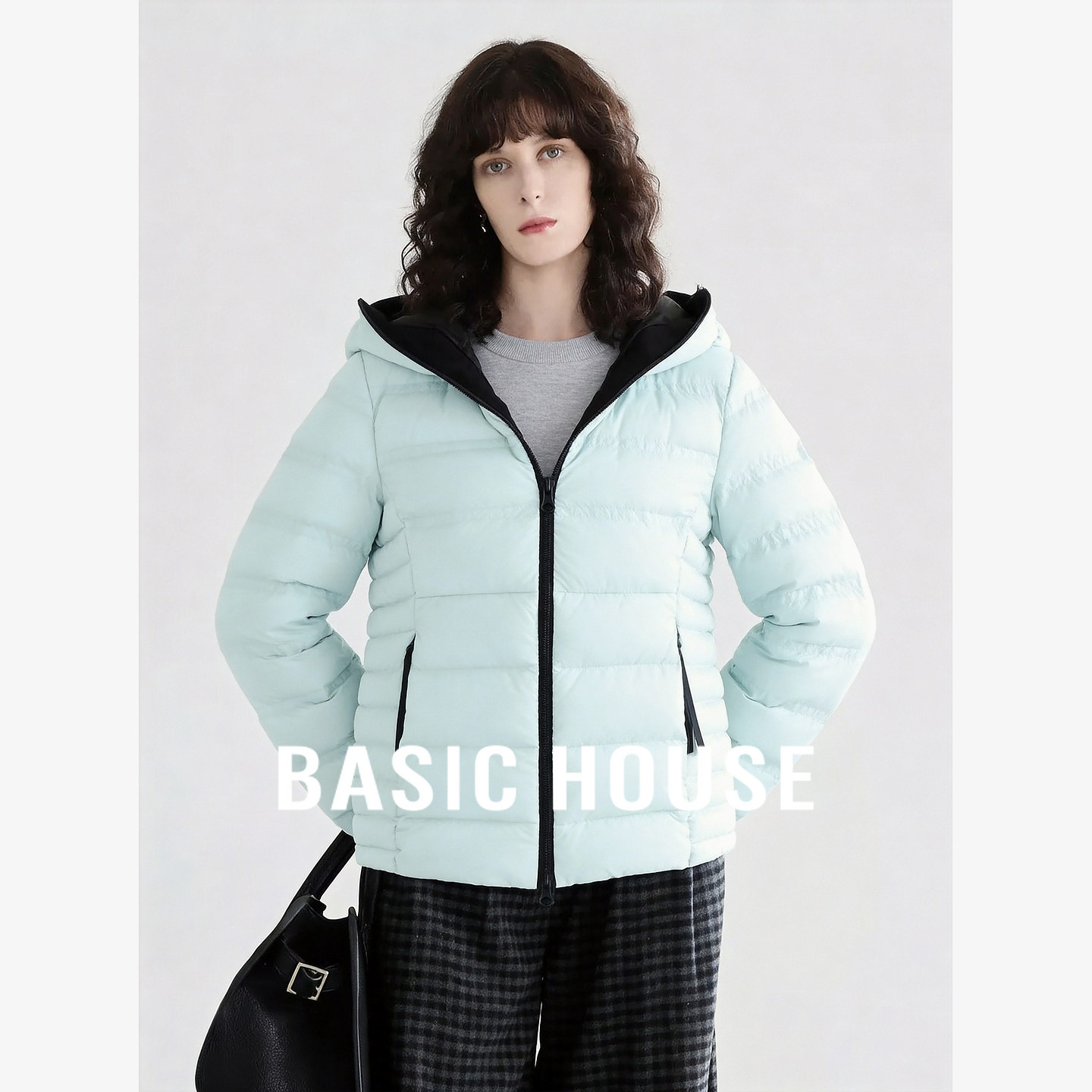 Basic House/百家好轻薄羽绒服女短款宽松连帽保暖泡芙面包服外套