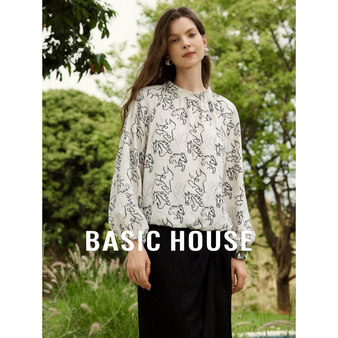 Basic House/百家好杏色水墨印花花苞领修身长袖泡泡袖日常衬衫女