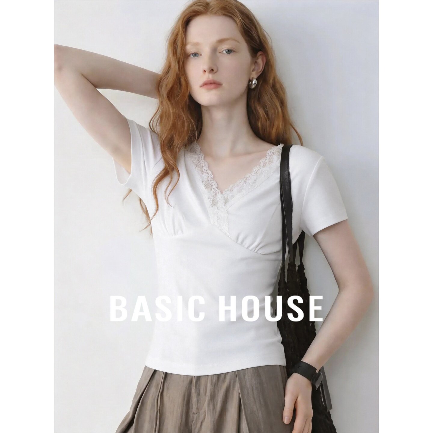 Basic House/百家好优雅风V领蕾丝短袖T恤女白色时尚百搭休闲上衣