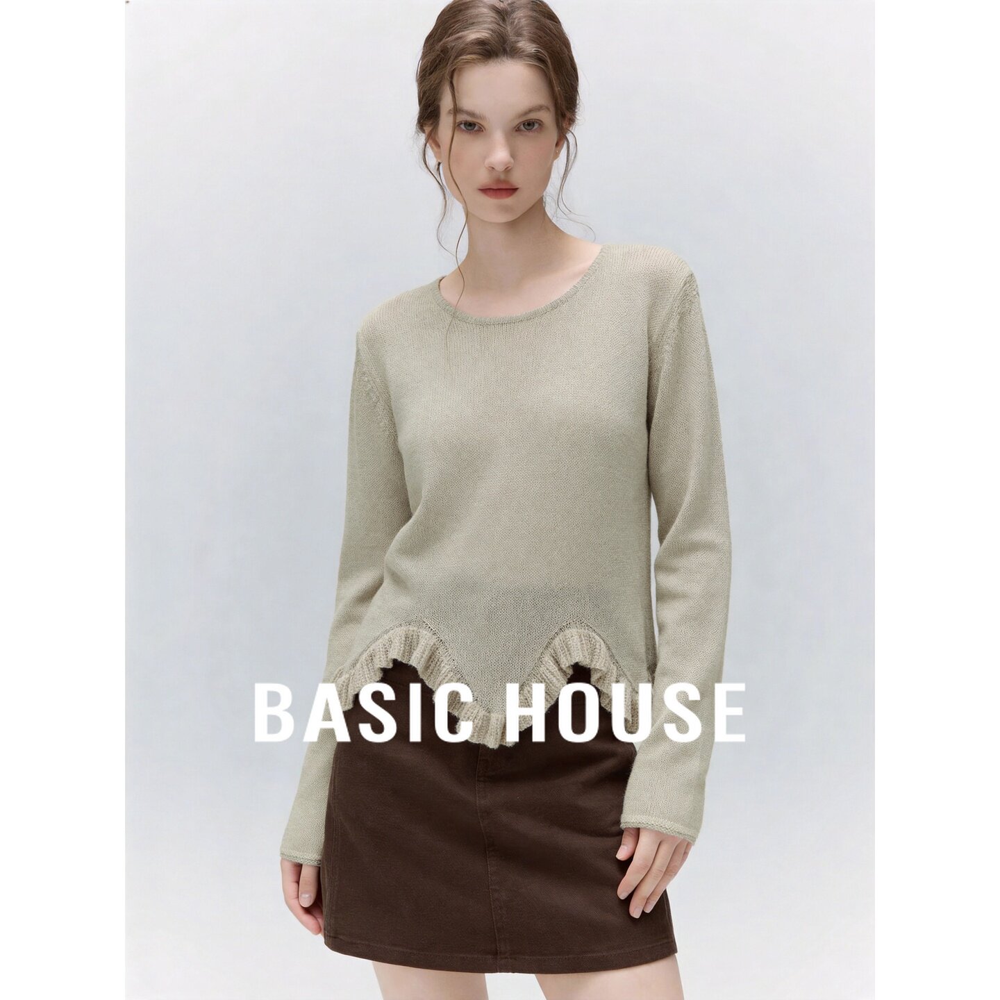 Basic House/百家好杏色圆领设计感不规则下摆日常女装长袖针织衫