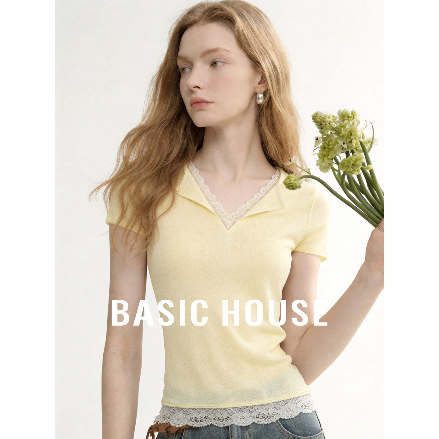 Basic House/百家好黄色V领蕾丝拼接设计感短袖针织衫女透气上衣