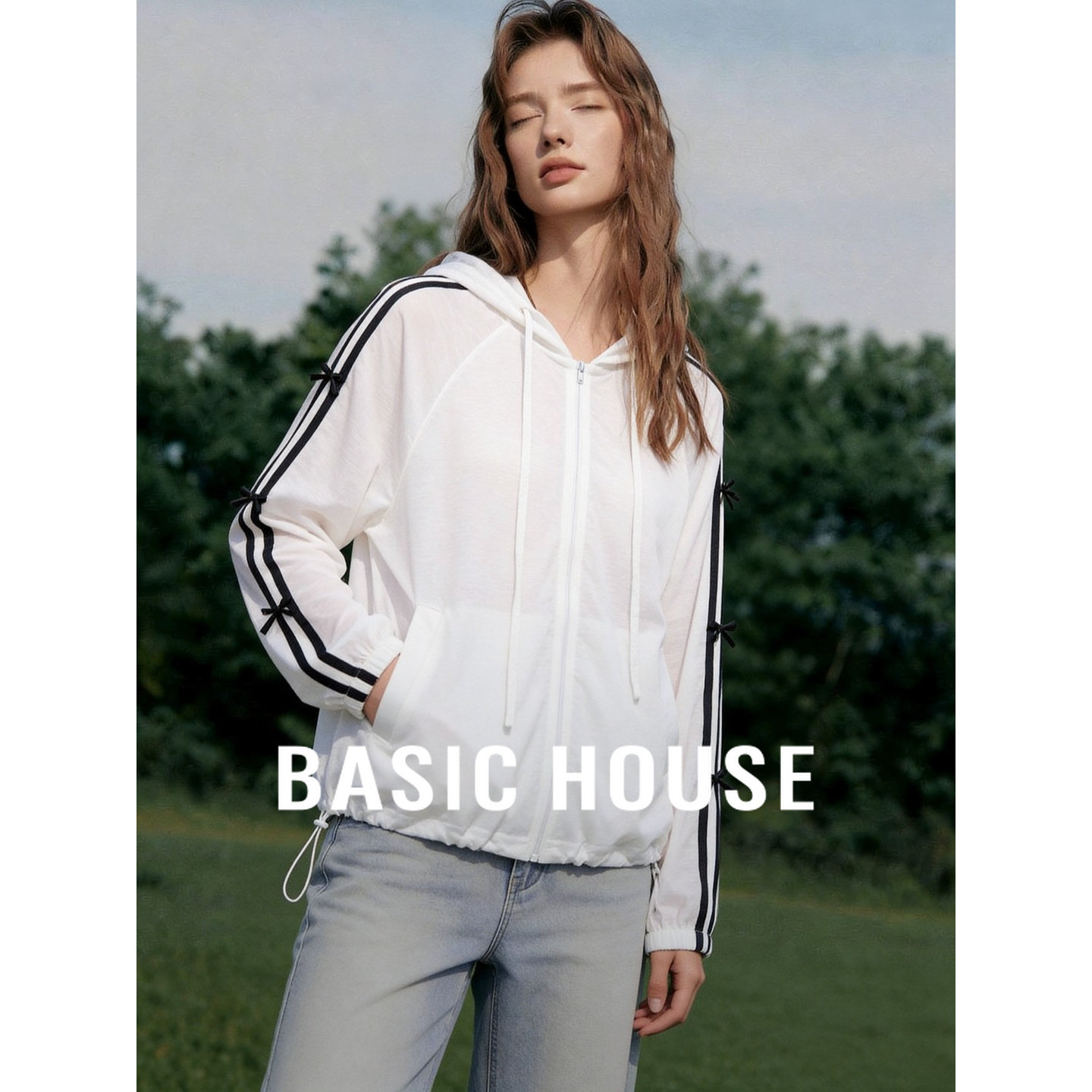 Basic House/百家好白色连帽短款外套女夏季莱赛尔拉链宽松防晒衣
