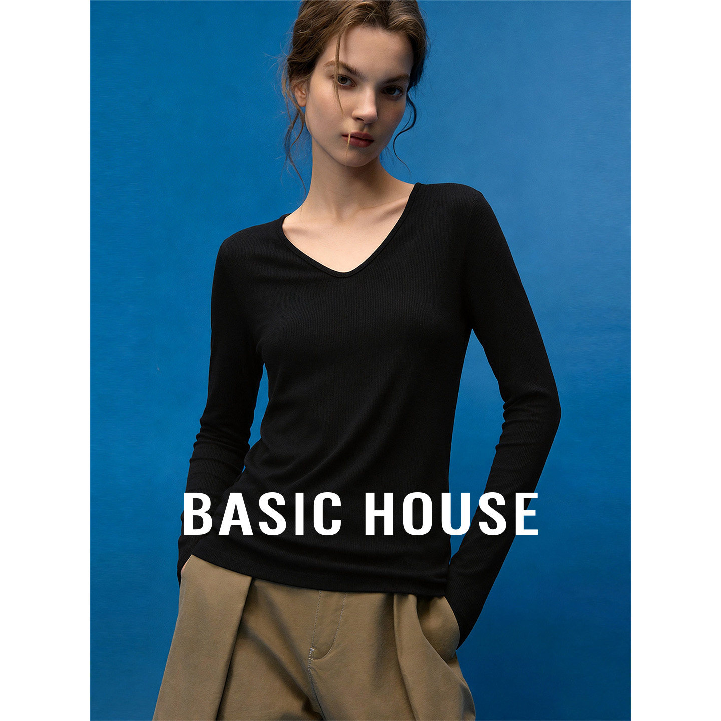 Basic House/百家好V领长袖宽松打底上衣女春季百搭桑蚕丝短款T恤