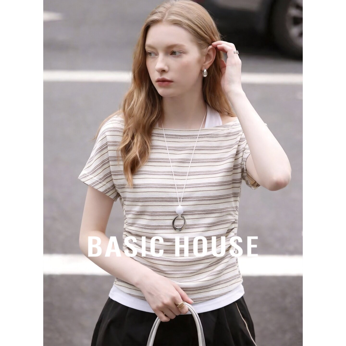 Basic House/百家好挂脖吊带设计短袖T恤女夏莱赛尔透气收腰上衣
