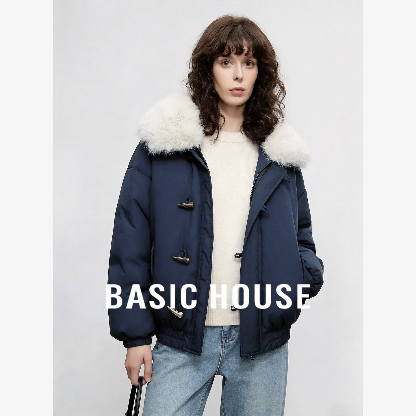 Basic House/百家好短款毛领白鸭绒羽绒服宽松牛角扣工装保暖外套