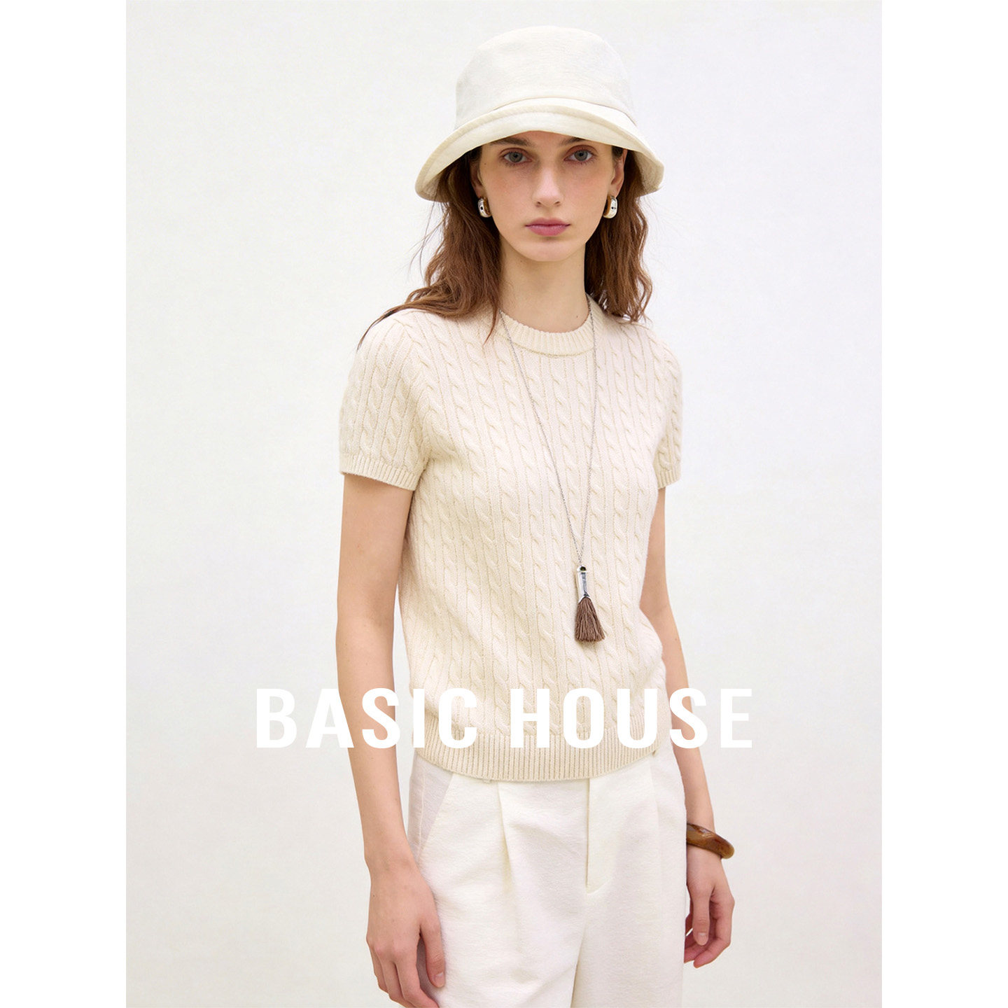 Basic House/百家好绞花圆领短袖短款针织衫新款纯色显瘦内搭上衣