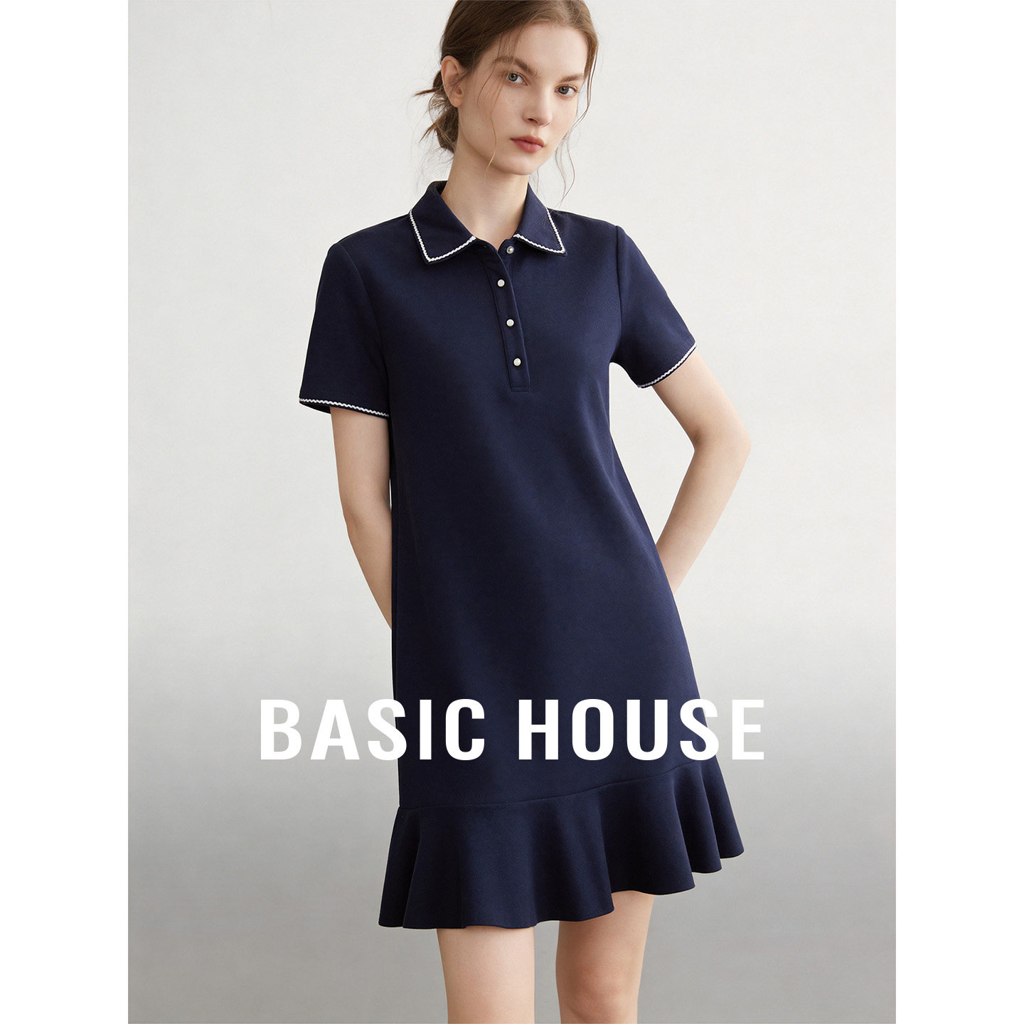 Basic House/百家好撞色边polo领连衣裙女夏季学院风纽扣设计裙子