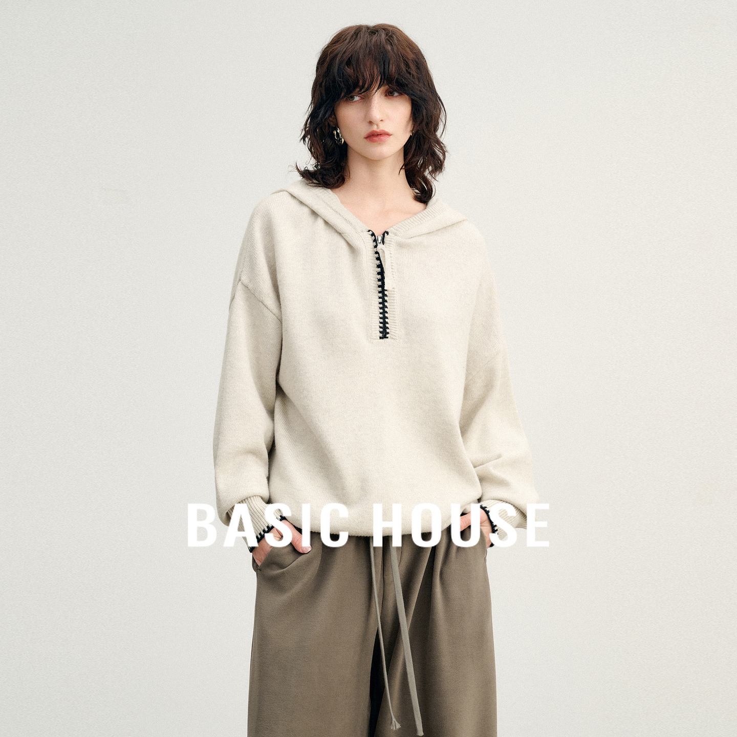 Basic House/百家好柔软亲肤绵羊毛半拉链连帽极简宽松廓形针织衫