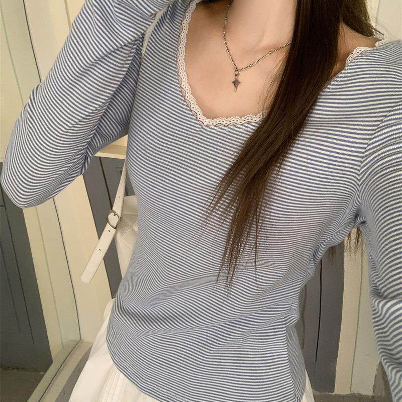 蓝白条纹蕾丝边露锁骨V领长袖T恤女秋季新款内搭打底衫修身上衣