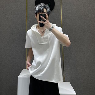 简约纯色短袖 新款 上衣 小众解构设计感连帽V领垫肩T恤男夏季 鹿鹿