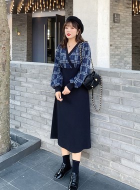 大码打底内搭v领显瘦长袖蓝色长款针织连衣裙女秋冬装过膝微胖mm