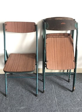 民俗怀旧老物件折叠椅靠背凳子老式单人钢管椅子古董装饰摆件道具