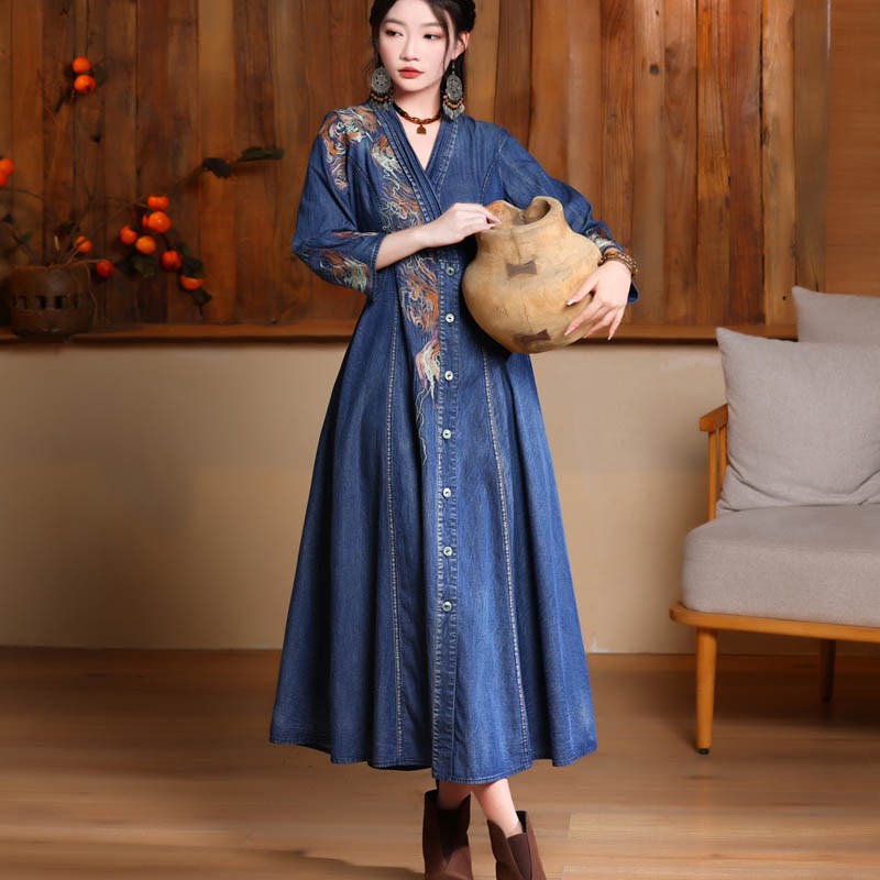 气质优雅V领开衫连衣裙女2024秋冬新款重工刺绣中国风牛仔中长裙