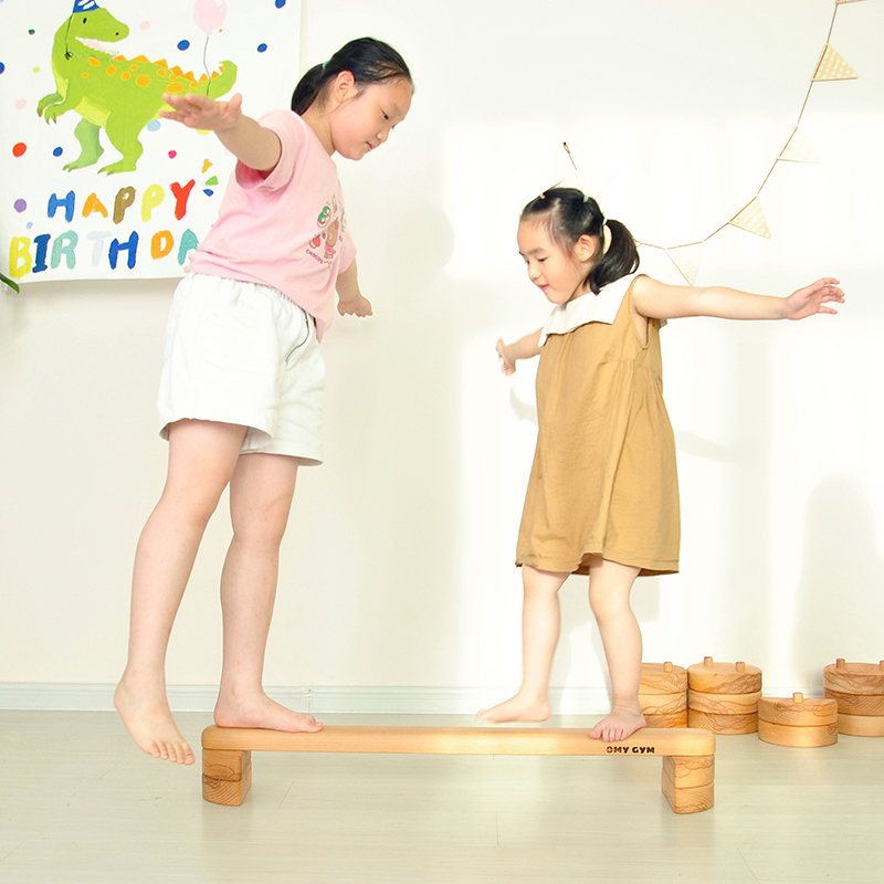 平衡木儿童感统训练器材独木桥幼儿园室内榉木家用实木平衡板