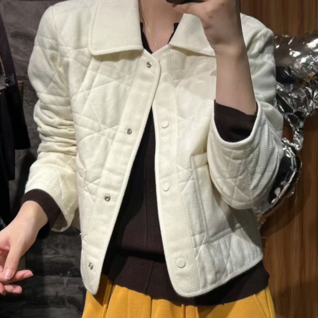 气质独特漂亮精致短款翻领外套女