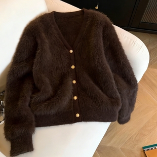 高级感秋冬软糯宽松炸街仿貂毛针织衫 法式 赫本风咖色V领毛衣开衫