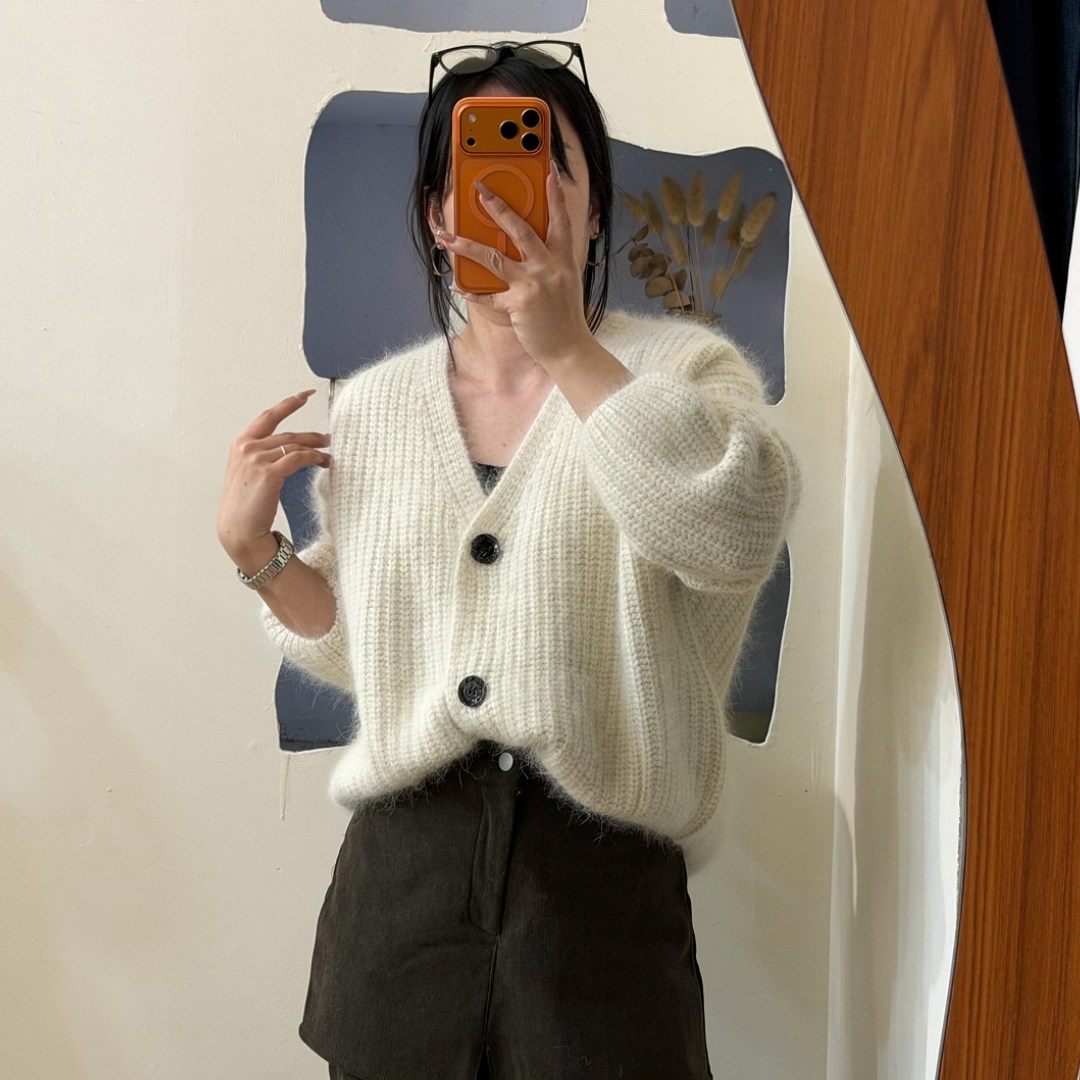 慵懒风高级感复古V领长袖针织毛衣设计感早春新款大码胖mm上衣女,女装/女士精品,大码内搭,淘宝优惠券,粉丝福利购,淘宝优惠卷