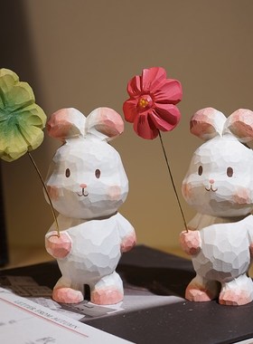 幸运小兔举花朵手工木雕小摆件可爱卡通创意办公室桌面装饰品礼物