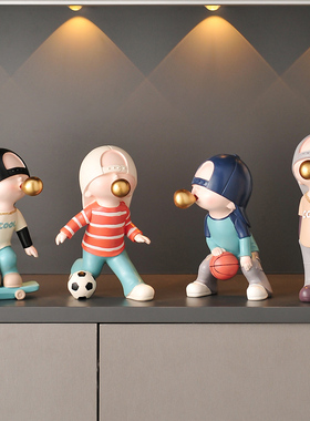 家居软装饰品篮球足球滑板小男孩摆件客厅新房儿童房书柜创意人物